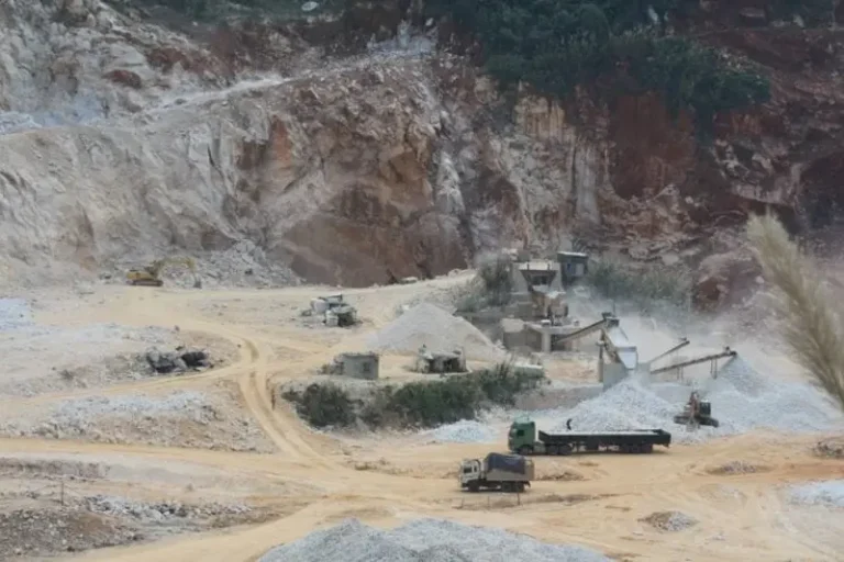 Mã ngành 0810: Mã ngành khai thác đá, cát, sỏi, đất sét