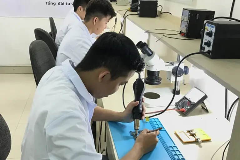 Hướng dẫn mở cửa hàng sửa chữa điện thoại chi tiết cho người mới