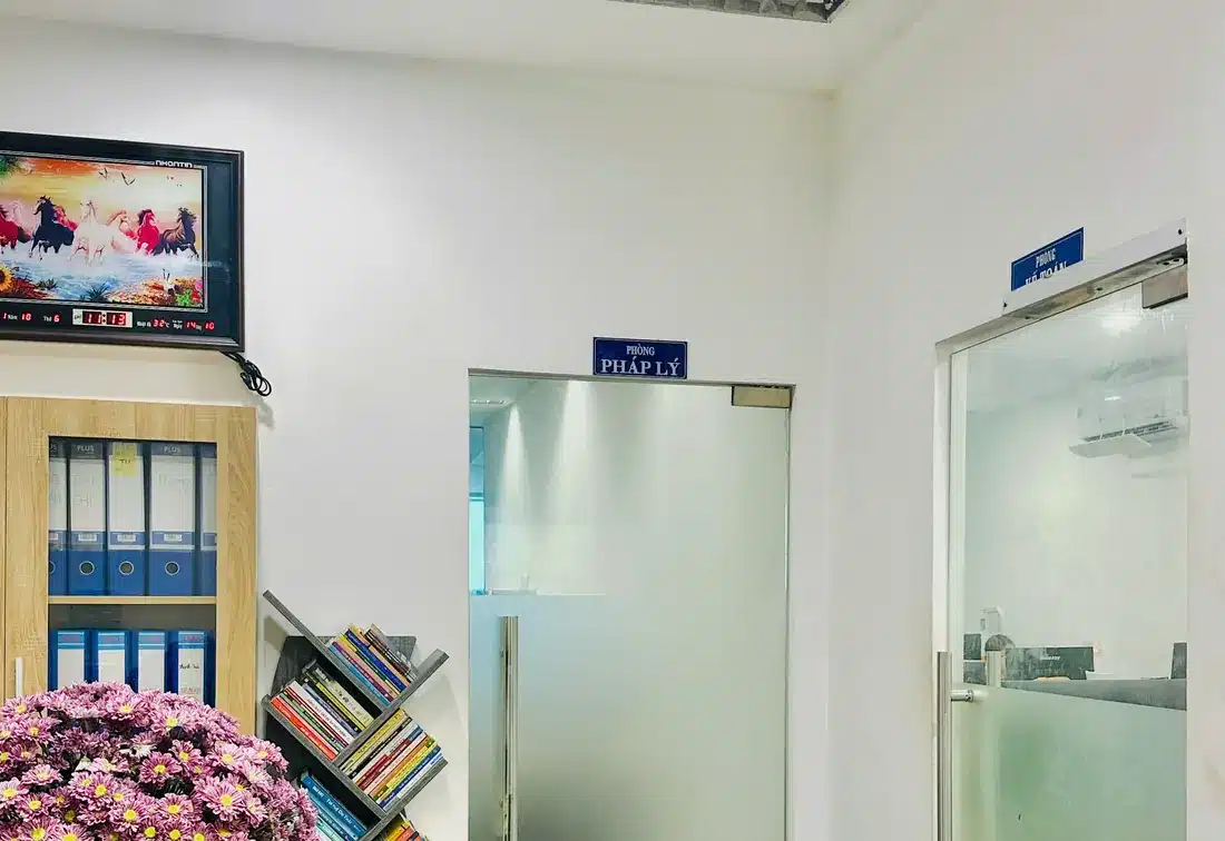 Phòng Pháp lý và phòng Kế toán tại văn phòng Kế Toán Apolo