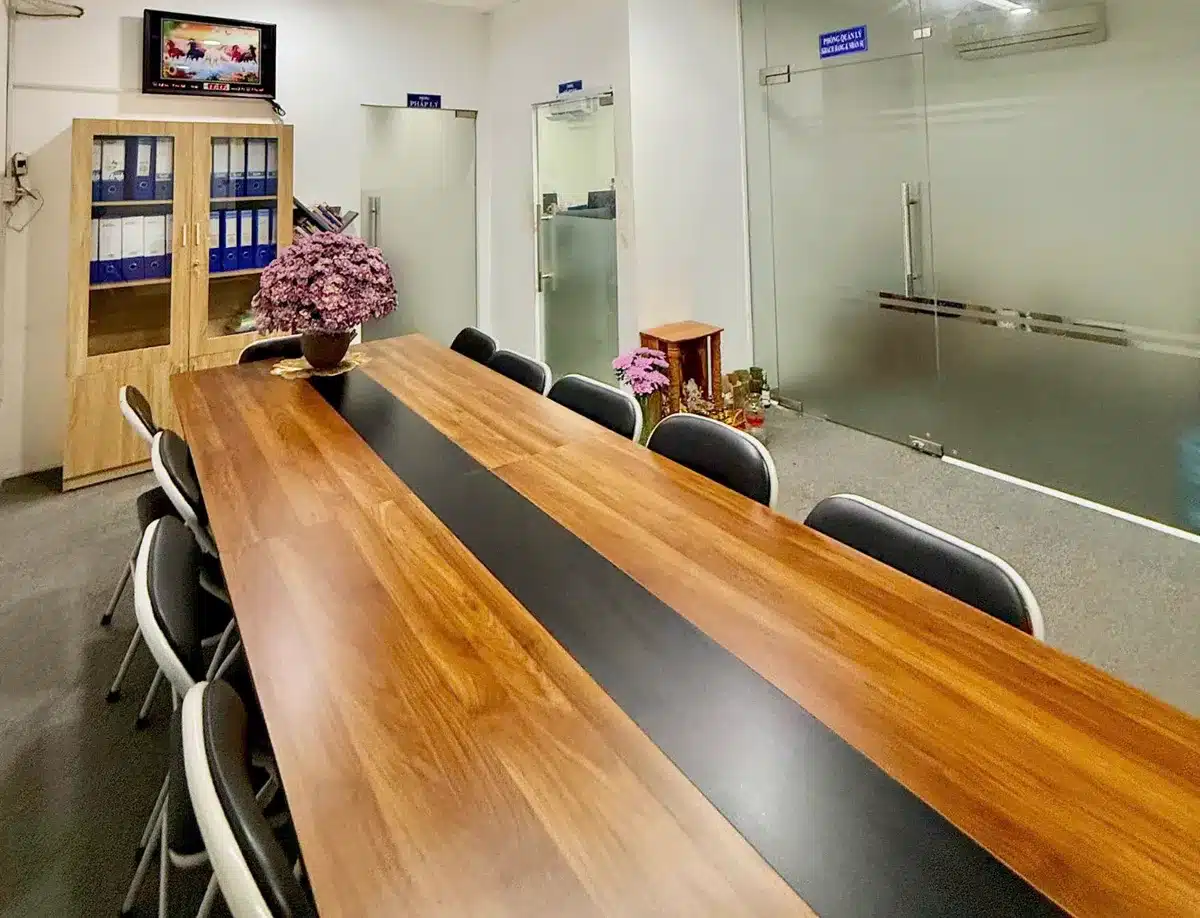 Phòng họp và tiếp khách tại văn phòng Kế Toán Apolo